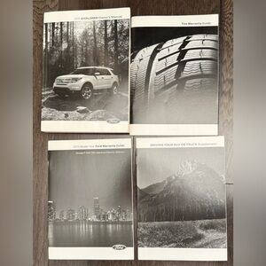 2015 Ford Explorer Owners Manual Set With Case